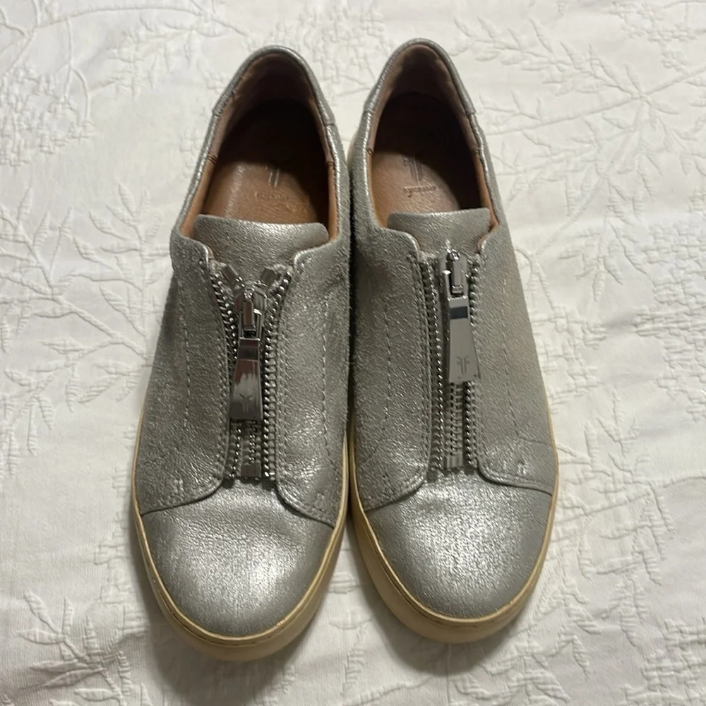 Frye Women's Leather Lena Zipper Low Silver Sneakers Womens Size 7M